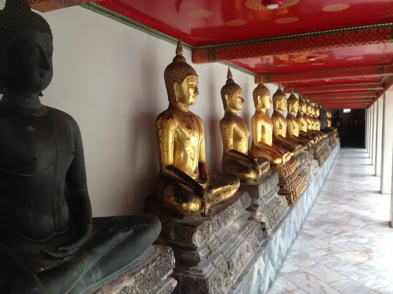 Il grande Buddha sdraiato al Wat Pho di Bangkok